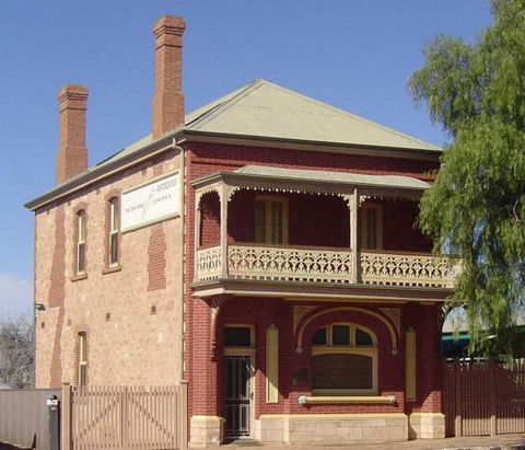 Savings Bank Of South Australia - Old Quorn Branch - Melbourne Tourism 0