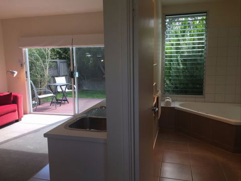 Springtide Studio Apartments - Melbourne Tourism 6