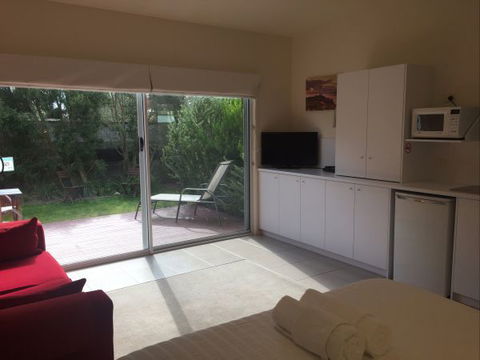 Springtide Studio Apartments - Melbourne Tourism 7