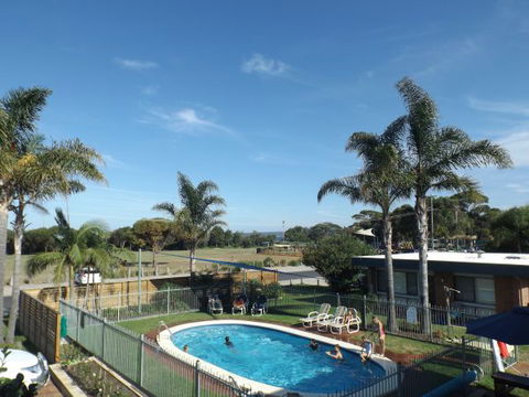 Surfside Holiday Apartments - Melbourne Tourism 1