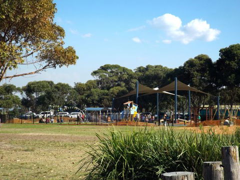 Surfside Holiday Apartments - Melbourne Tourism 6