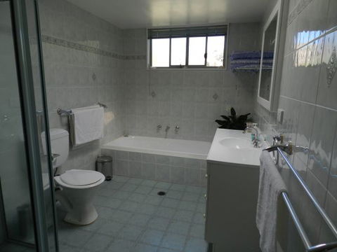 Tarrabandra Fishing Retreat - Melbourne Tourism 4