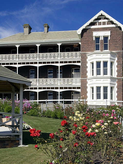 Auldington Hotel - Melbourne Tourism 1