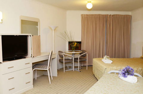 Motel 10 - Melbourne Tourism 3