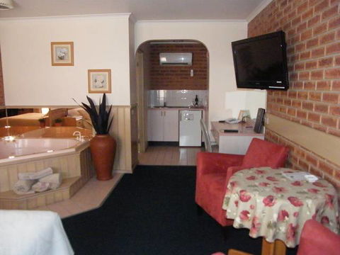 BEST WESTERN Colonial Motor Inn Bairnsdale - Melbourne Tourism 3
