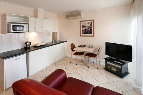 BEST WESTERN Ensenada Motor Inn & Suites - Melbourne Tourism 1
