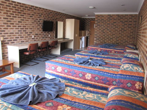 Big Trout Motor Inn - Melbourne Tourism 0
