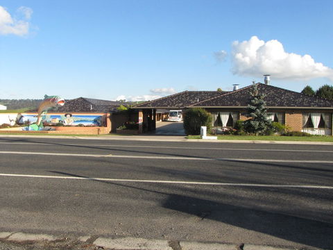 Big Trout Motor Inn - Melbourne Tourism 10