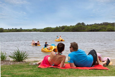 Blue Dolphin Holiday Resort - Melbourne Tourism 3