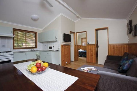 Blue Dolphin Holiday Resort - Melbourne Tourism 4