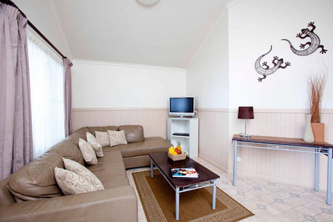 Blue Dolphin Holiday Resort - Melbourne Tourism 8