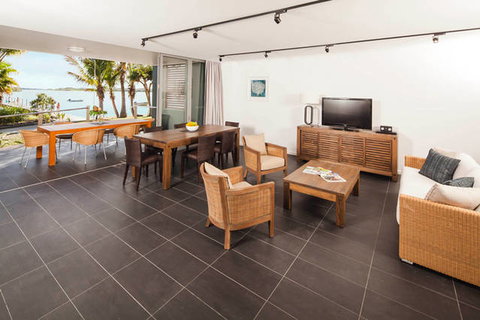 Blue Dolphin Holiday Resort - Melbourne Tourism 9