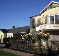 Bridges on Meninya Motel  Apartments - Melbourne Tourism