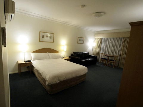 Carlyle Suites & Apartments - Melbourne Tourism 4