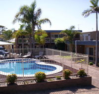 Chapman Court Holiday Units - Melbourne Tourism