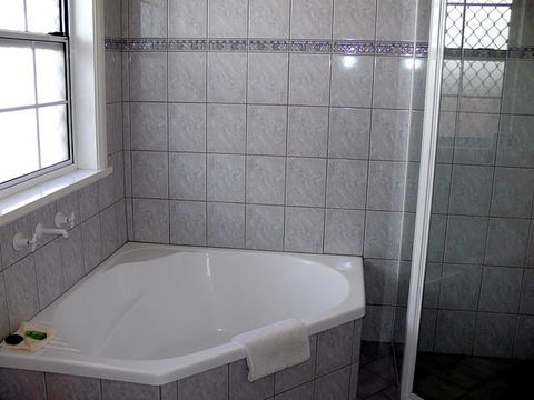 Charles Rasp Motor Inn - Melbourne Tourism 4