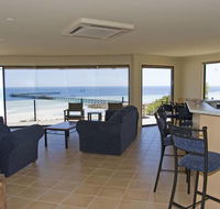 Cliff House Beachfront Villas - Melbourne Tourism