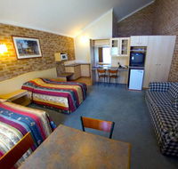 Country Gardens Motor Inn - Melbourne Tourism
