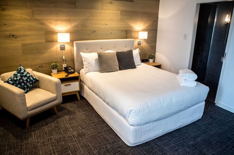 Crown Hotel - Melbourne Tourism 0