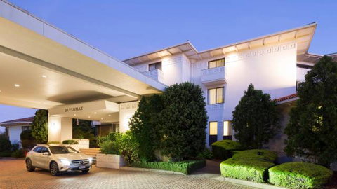 Diplomat Hotel - Melbourne Tourism 1