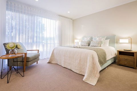 Azure Holiday House - Melbourne Tourism 13