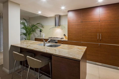Azure Holiday House - Melbourne Tourism 3