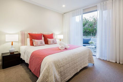Azure Holiday House - Melbourne Tourism 4