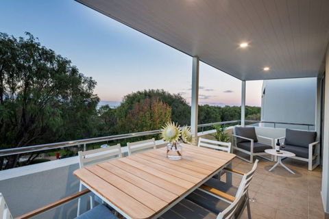 Azure Holiday House - Melbourne Tourism 16