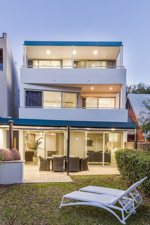 Azure Holiday House - Melbourne Tourism 8