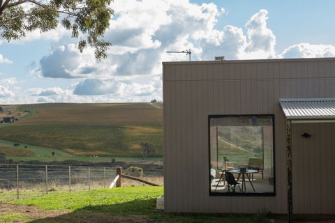 Dragon Fly Cottages - Melbourne Tourism 0
