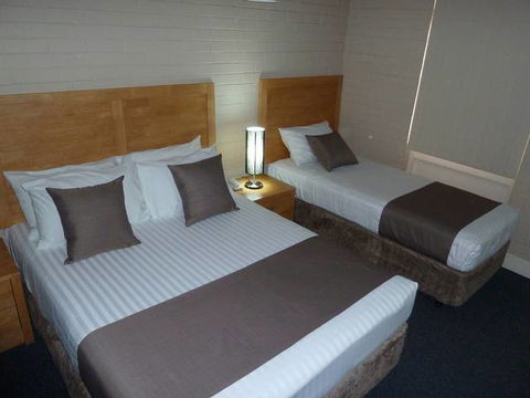 Dongara Hotel Motel - Melbourne Tourism 0
