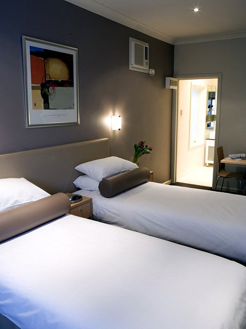 Easystay @ Acland St - Melbourne Tourism 3