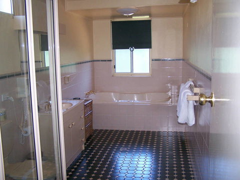 Econo Lodge Griffith Motor Inn - Melbourne Tourism 3