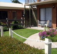 Esther Lodge Holiday Units - Melbourne Tourism