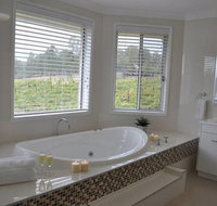 Ghost Riders Vineyard Lodge - Melbourne Tourism