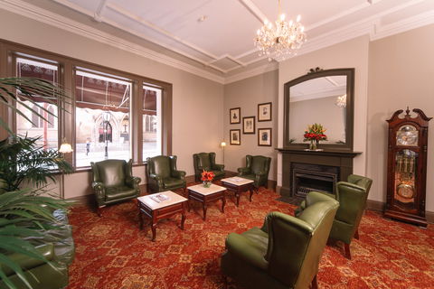 Hadley's Orient Hotel - Melbourne Tourism 1
