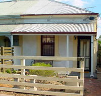 Harriett's Cottage Accommodation Clyde's Cottage - Melbourne Tourism