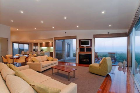 Hearn's Beachside Villas - Melbourne Tourism 0