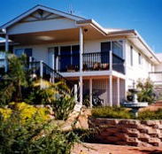 Lovering's Beach Houses - The Whitehouse Emu Bay - Melbourne Tourism