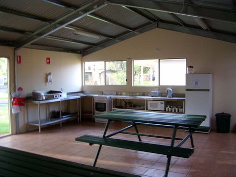 Mannum Caravan Park Cabins - Melbourne Tourism 3