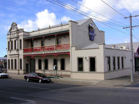 Mitchell River Tavern - Melbourne Tourism 0