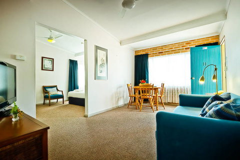 Premier Motor Inn - Melbourne Tourism 6