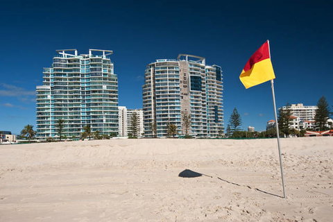 Reflections Coolangatta Beach - Melbourne Tourism 4