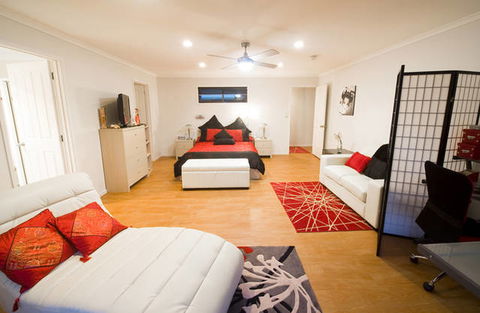 Rocky Point Lodge - Melbourne Tourism 3