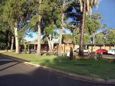 Silver Oaks Motel - Melbourne Tourism 1