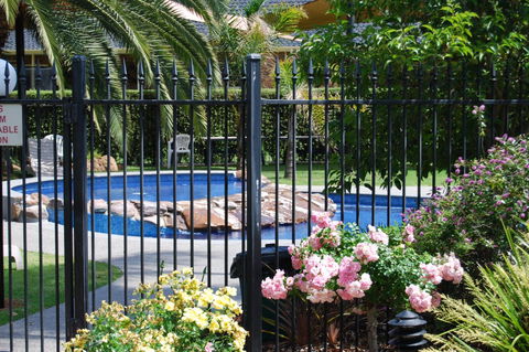 Sportsmans Motor Inn - Melbourne Tourism 0