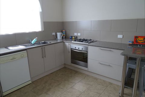 Silver Hill Townhouse - Melbourne Tourism 13