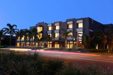 The Brighton Savoy Hotel - Melbourne Tourism 0