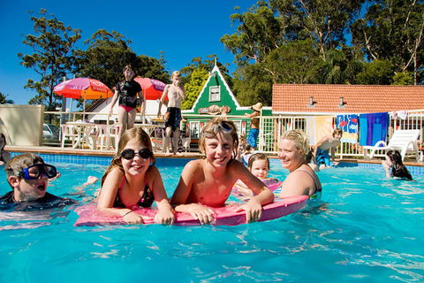The Clog Barn Holiday Park - Melbourne Tourism 4
