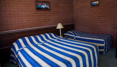 Junction Motor Inn - Melbourne Tourism 8